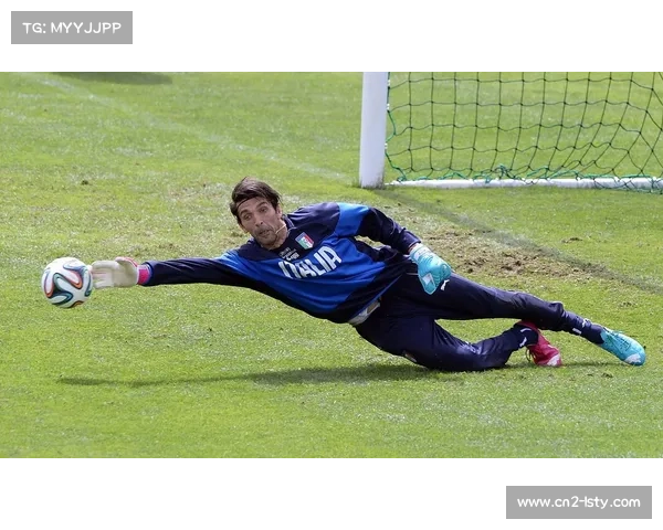 点球决胜时刻，门将与罚球队员的心理博弈。